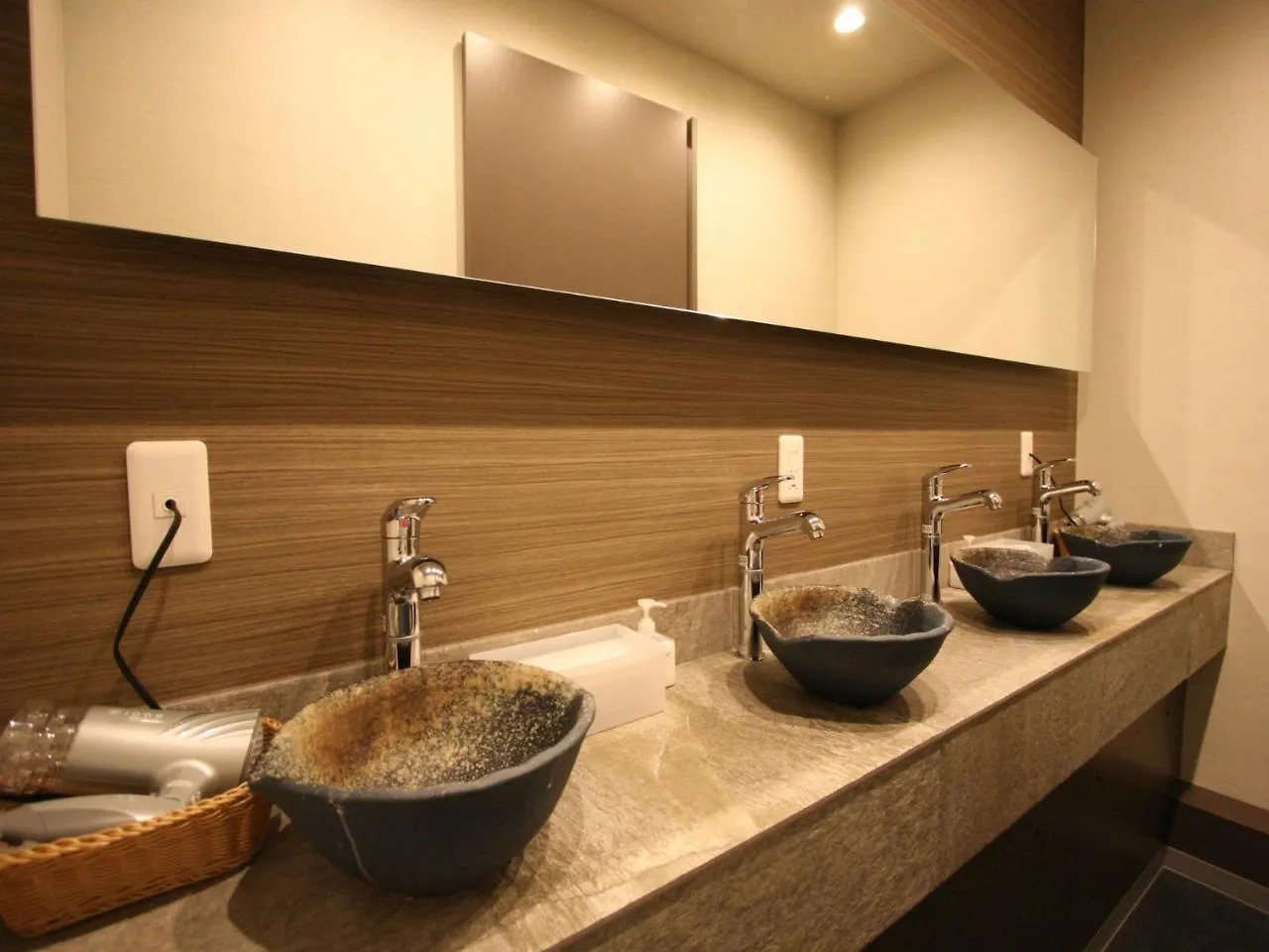 אוסקה Namba Guesthouse Hive אכסניה