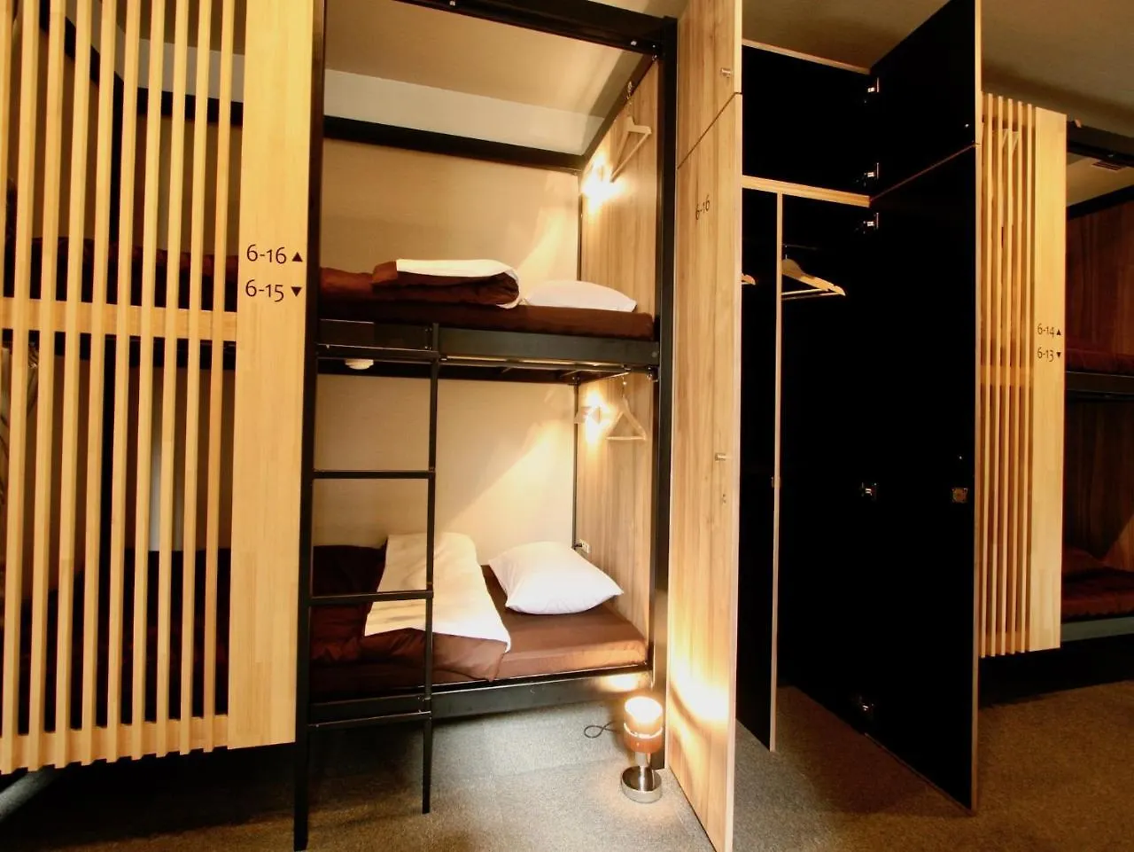 אכסניה אוסקה Namba Guesthouse Hive