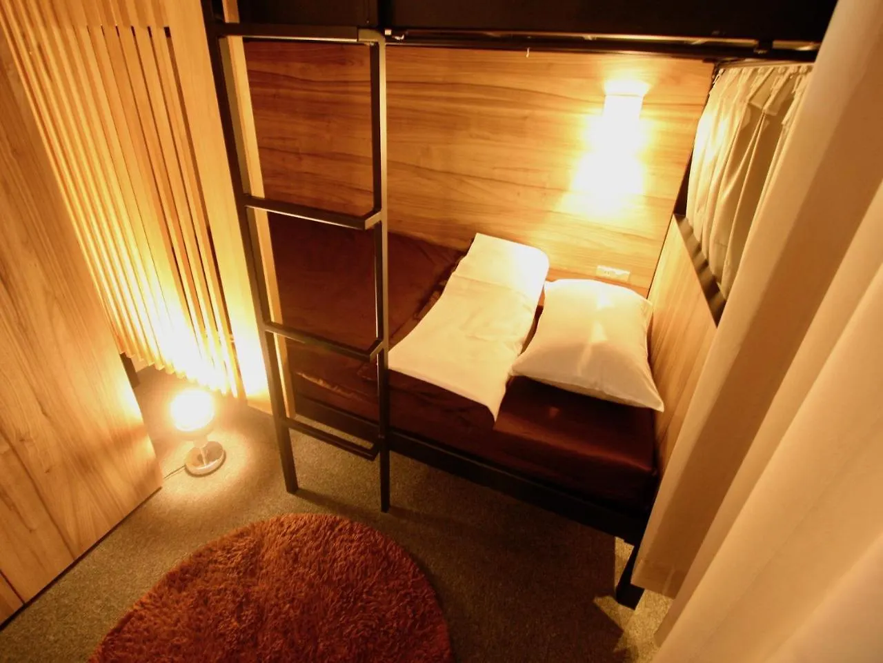 אכסניה אוסקה Namba Guesthouse Hive יפן