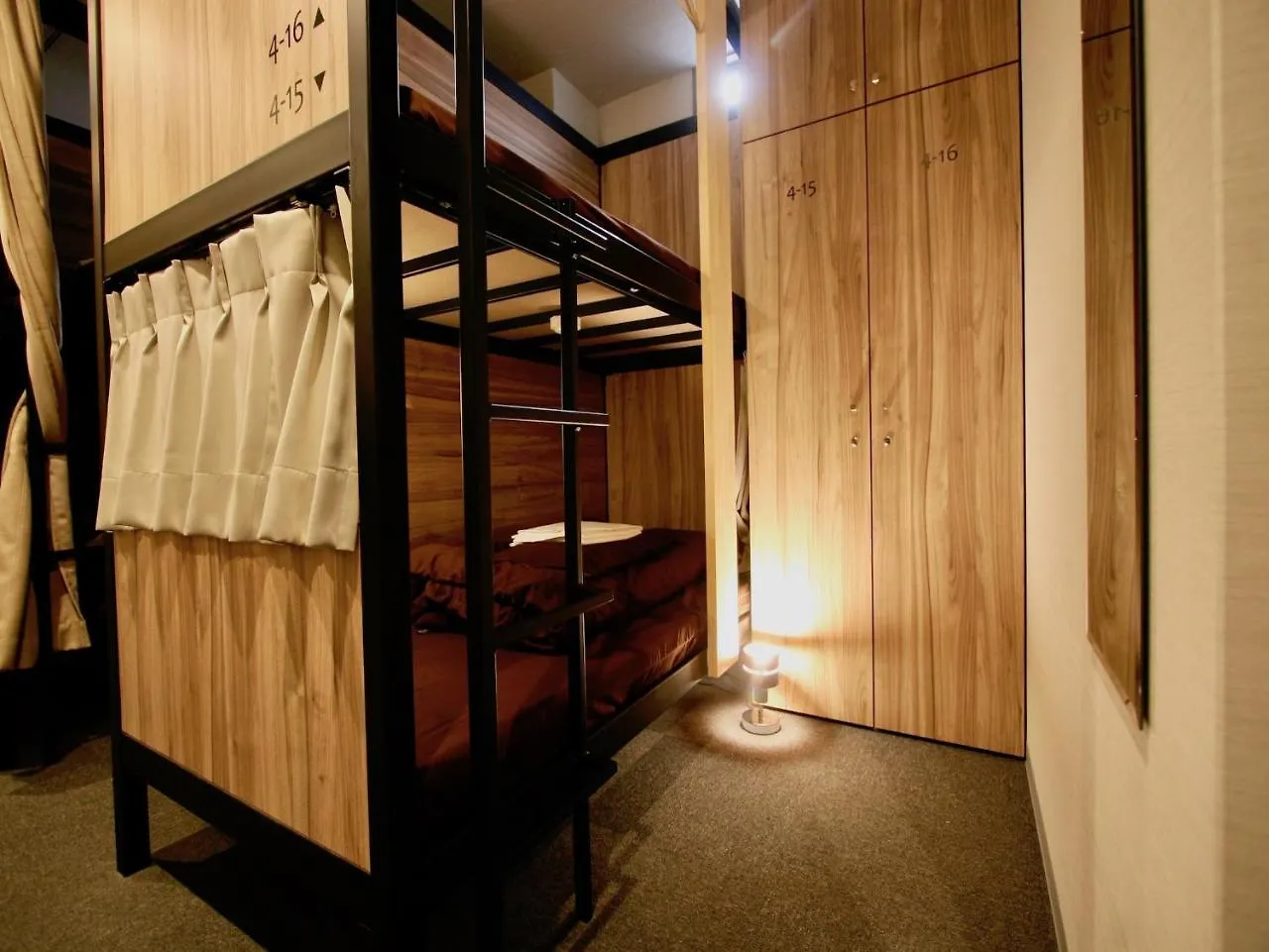 אוסקה Namba Guesthouse Hive 0*,  יפן